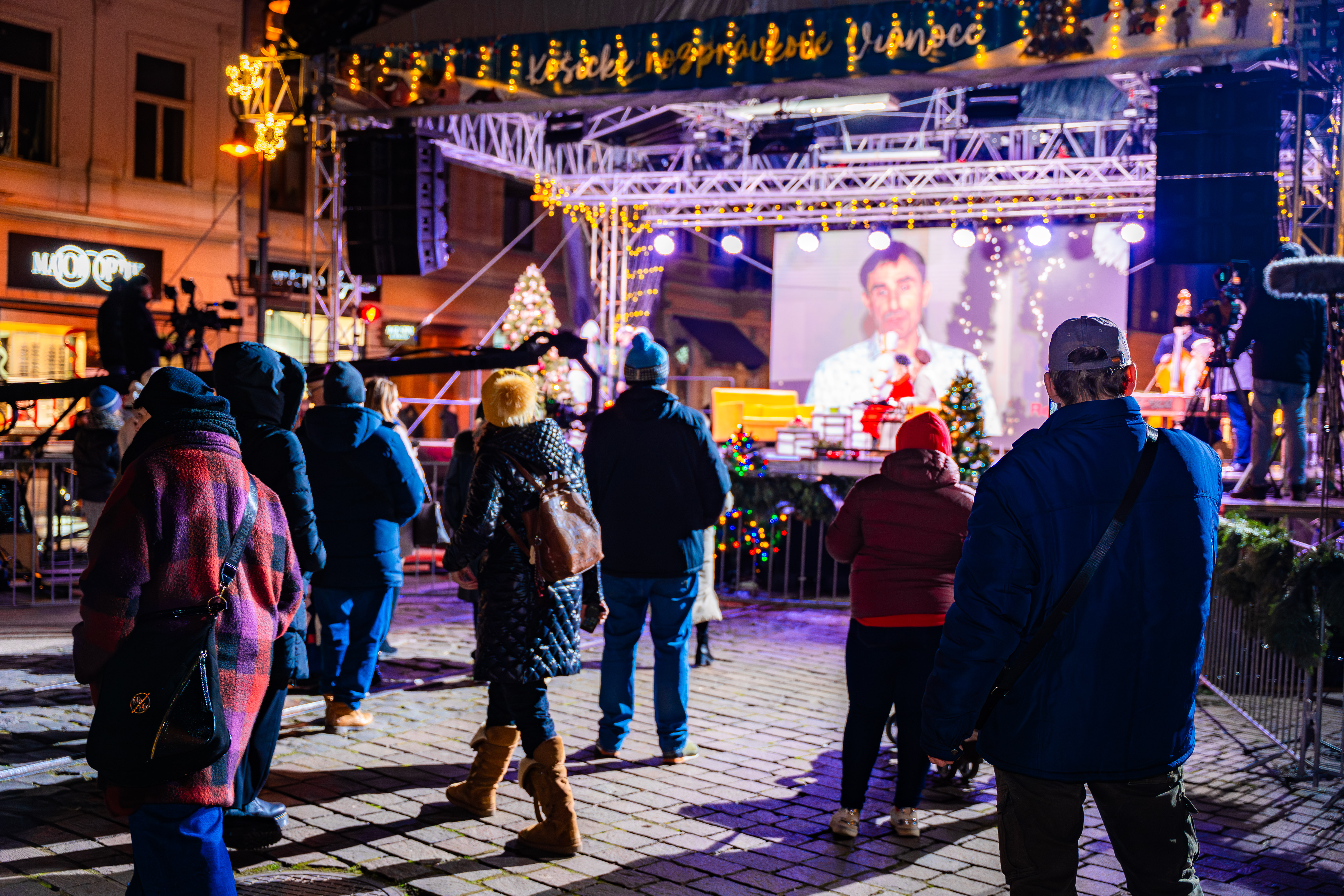 VIANOCNA TELEVIZNA REGINA-30